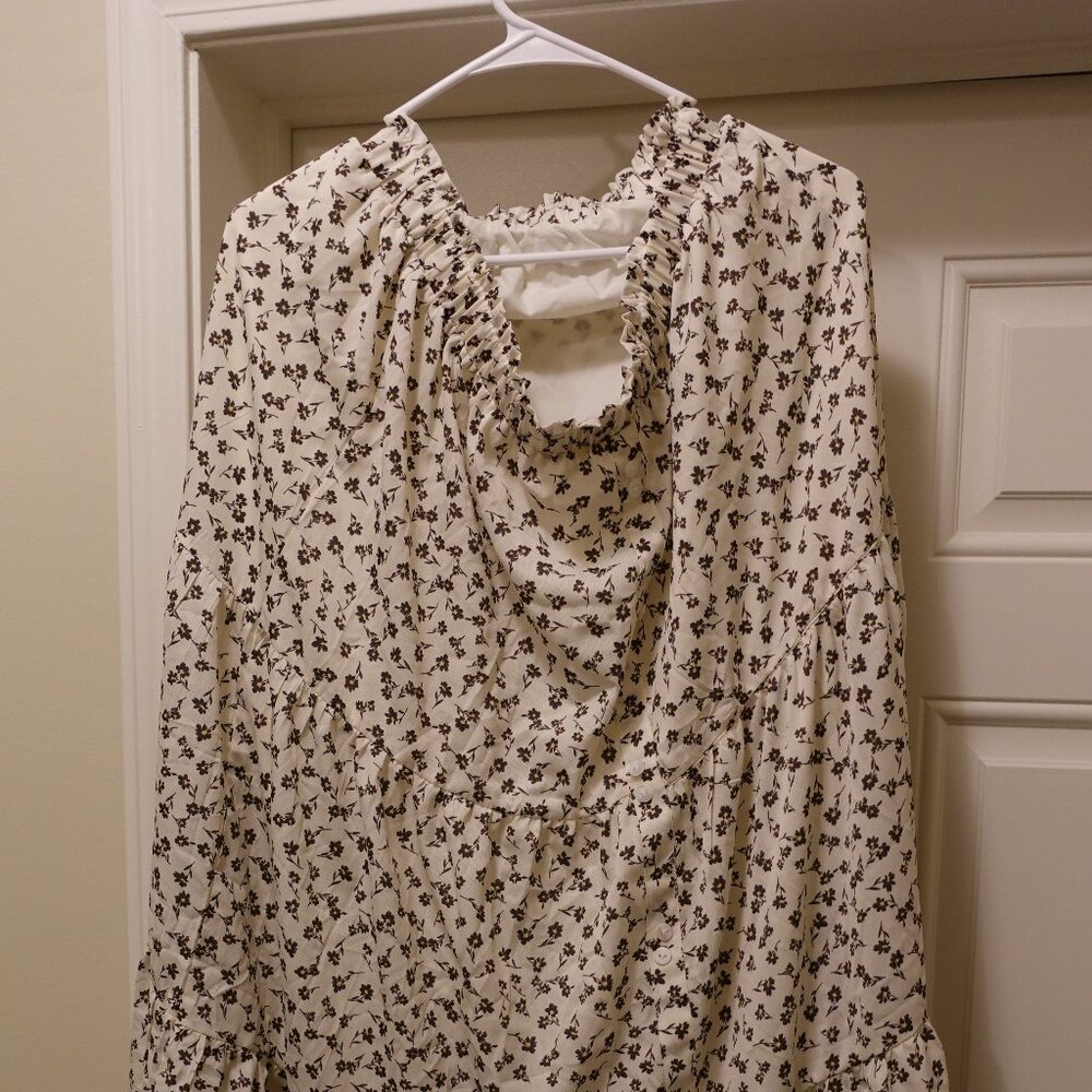 NWOT Woman's long polyester skirt. Fully lined